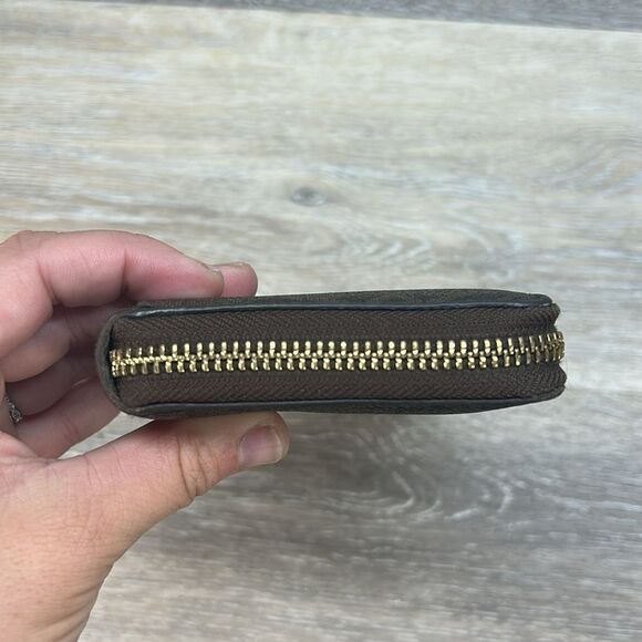 1122 Michael Kors brown signature full zip wallet - Picture 5 of 12